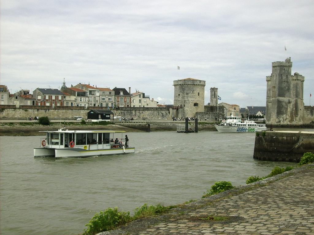 09.Entree du Vieux Port.jpg